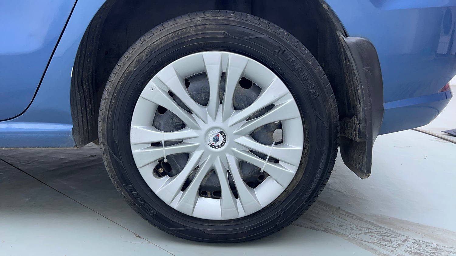 Used 2016 Volkswagen Ameo Comfortline 1.2L (P) Petrol Manual tyres LEFT REAR TYRE RIM VIEW