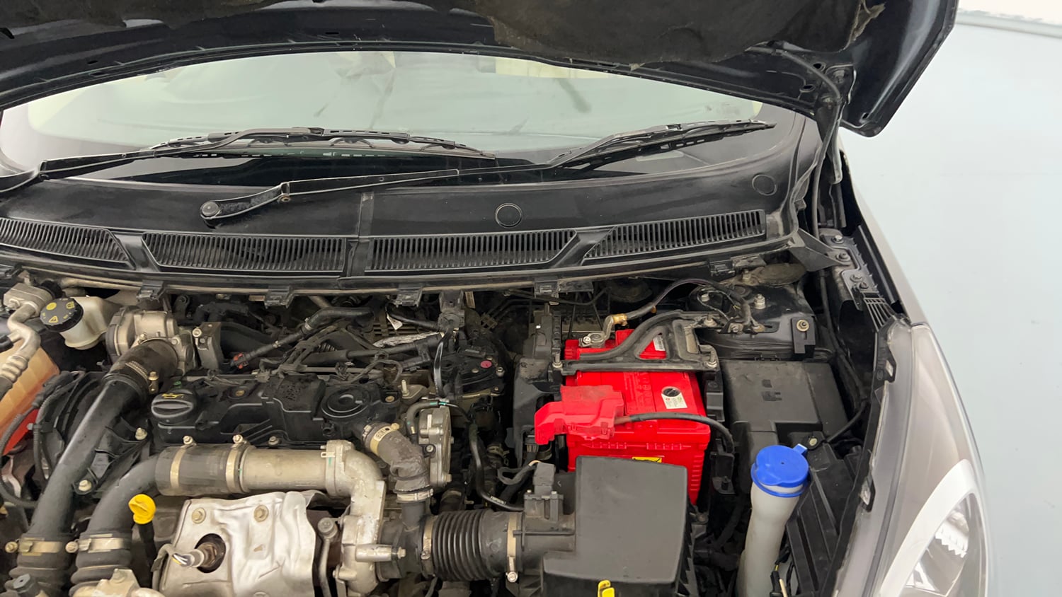 Used 2020 Ford Figo Aspire Titanium Plus 1.5 TDCi Diesel Manual engine ENGINE LEFT SIDE HINGE & APRON VIEW