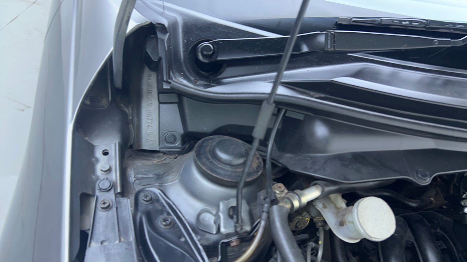 Used 2015 Maruti Suzuki Swift Dzire ZXI Petrol Manual engine ENGINE RIGHT SIDE HINGE & APRON VIEW
