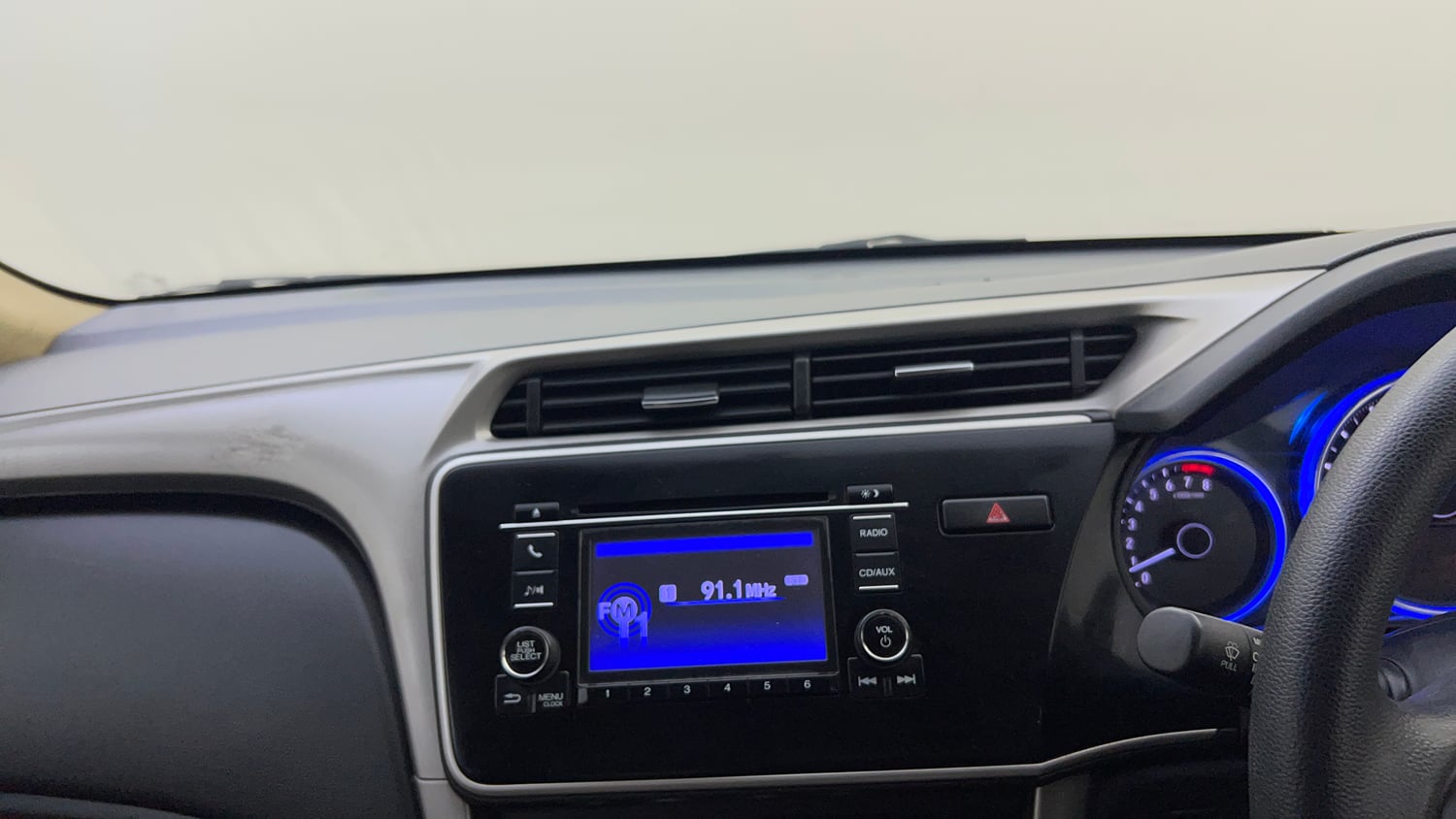 Used 2016 Honda City V Petrol Manual top_features Integrated (in-dash) music system