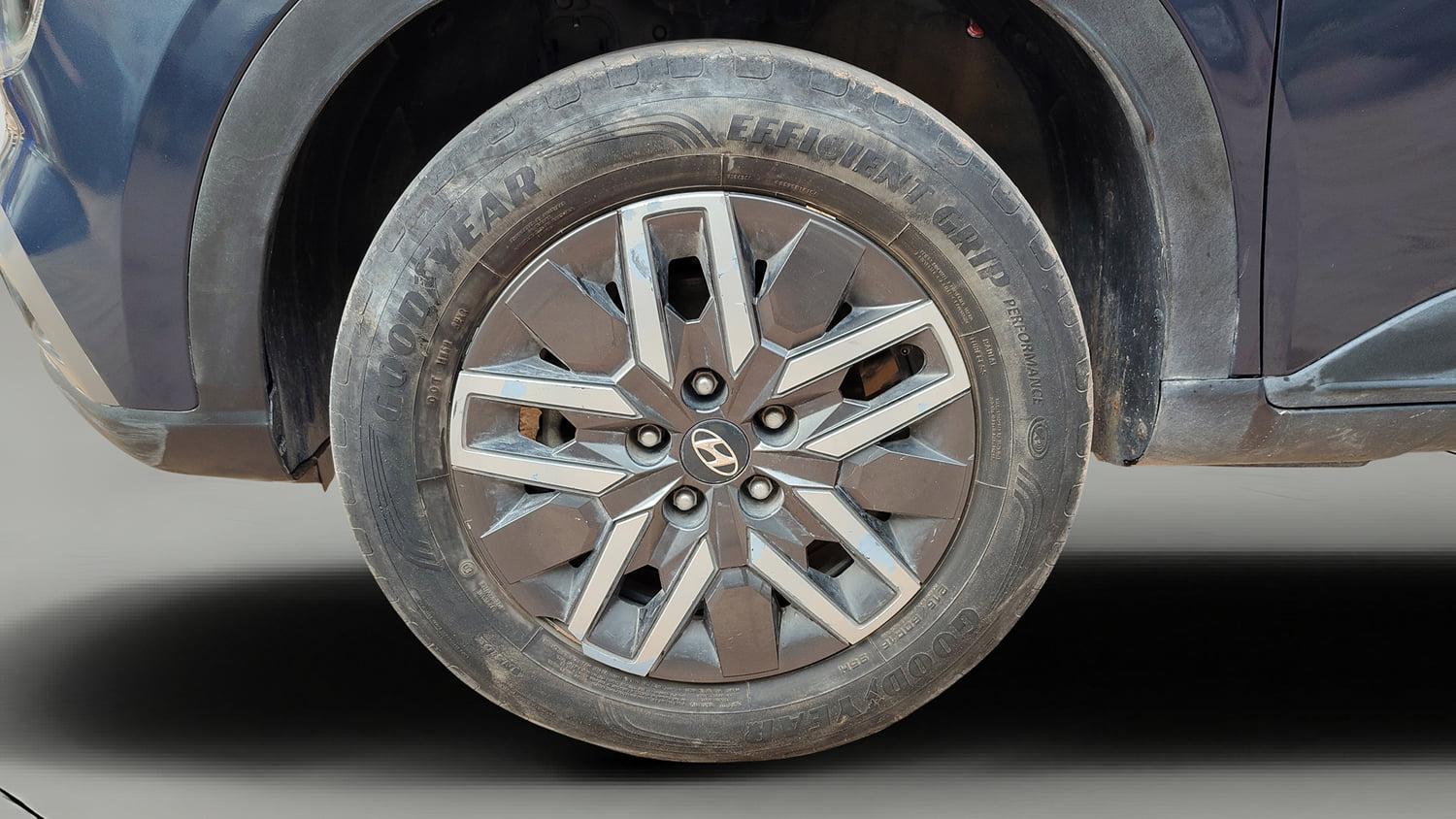 Used 2022 Hyundai Venue SX 1.0 Turbo Petrol Manual tyres LEFT FRONT TYRE RIM VIEW