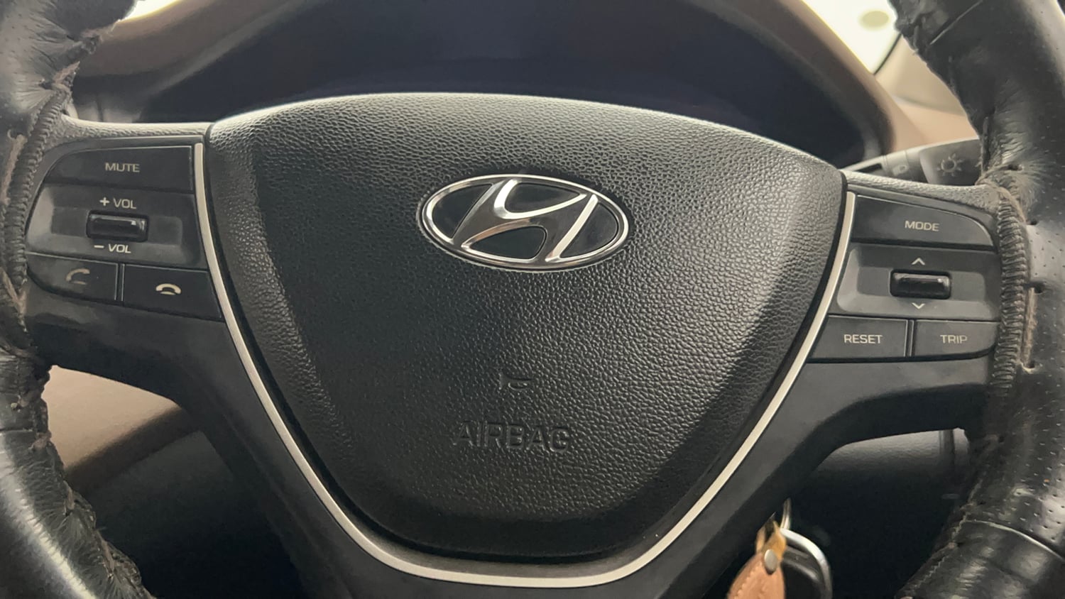 Used 2020 Hyundai Elite i20 Magna Plus 1.2 Petrol Manual top_features Steering mounted controls