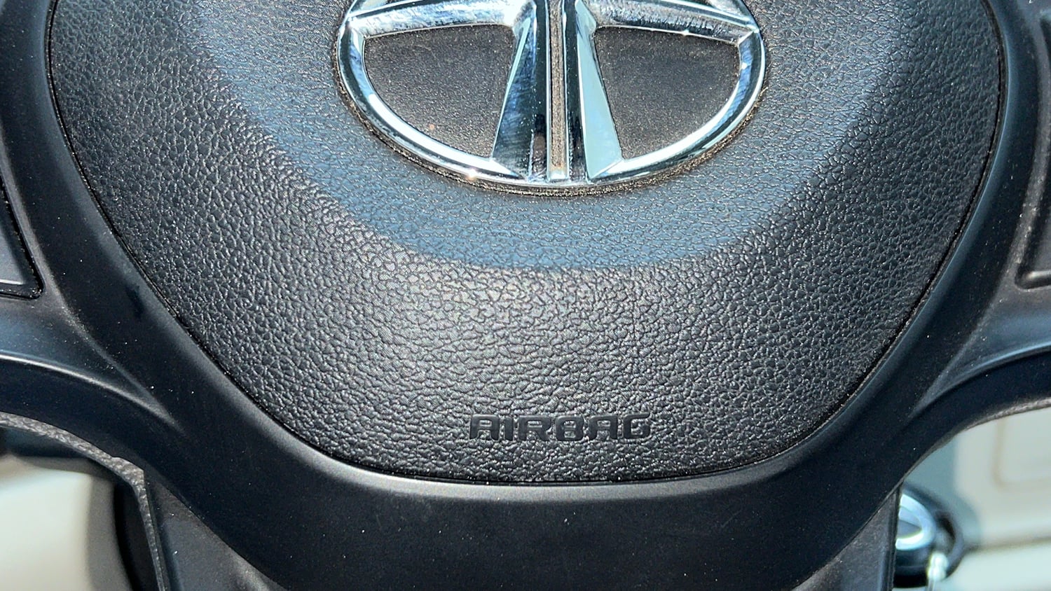 Used 2022 Tata Altroz XE Petrol Petrol Manual top_features Airbags