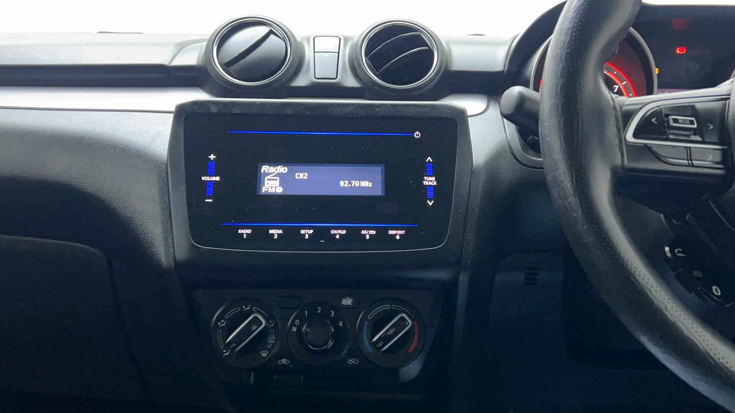Used 2023 Maruti Suzuki Swift VXi Petrol Manual interior MUSIC SYSTEM & AC CONTROL VIEW