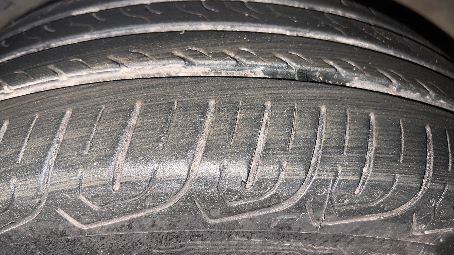 Used 2016 Honda City V Petrol Manual tyres LEFT FRONT TYRE TREAD VIEW