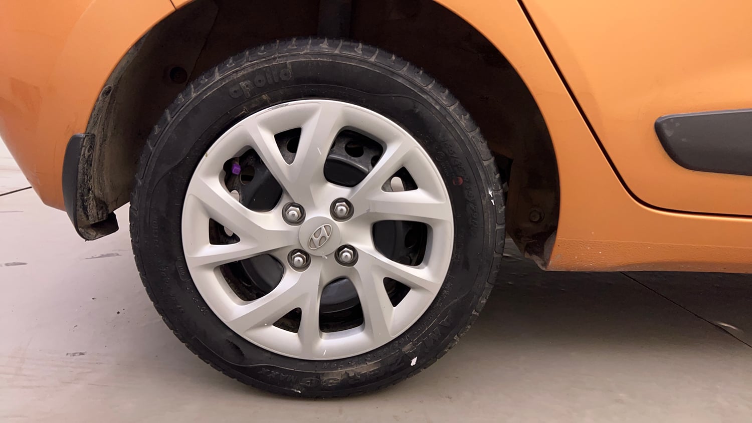 Used 2017 Hyundai Grand i10 Sportz (O) 1.2 Kappa VTVT Petrol Manual tyres RIGHT REAR TYRE RIM VIEW