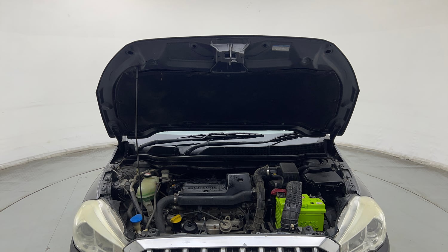 Used 2018 Maruti Suzuki S-Cross Zeta 1.3 Diesel Manual engine ENGINE & BONNET OPEN FRONT VIEW