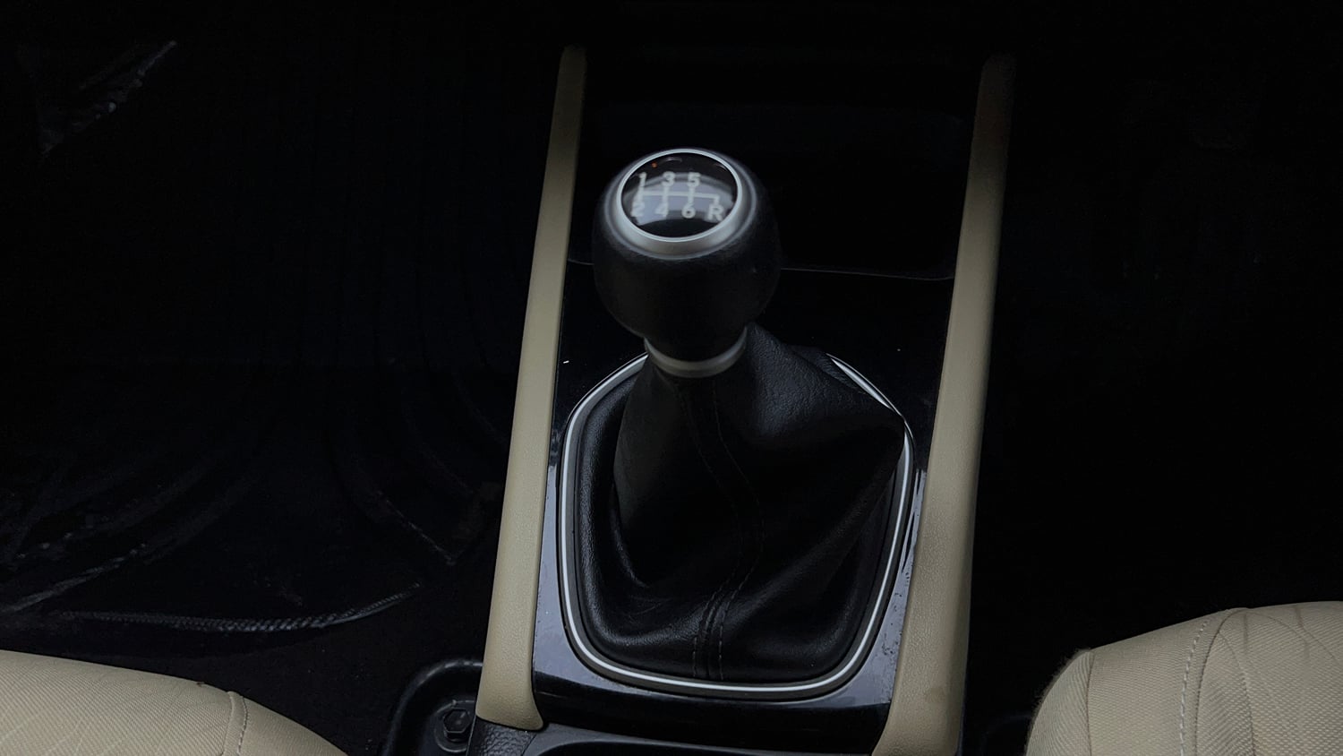 Used 2024 Honda City SV Petrol MT Petrol Manual interior GEAR  KNOB VIEW