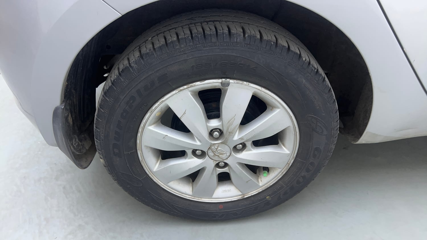 Used 2014 Hyundai i20 Sportz 1.2 Petrol Manual tyres RIGHT REAR TYRE RIM VIEW