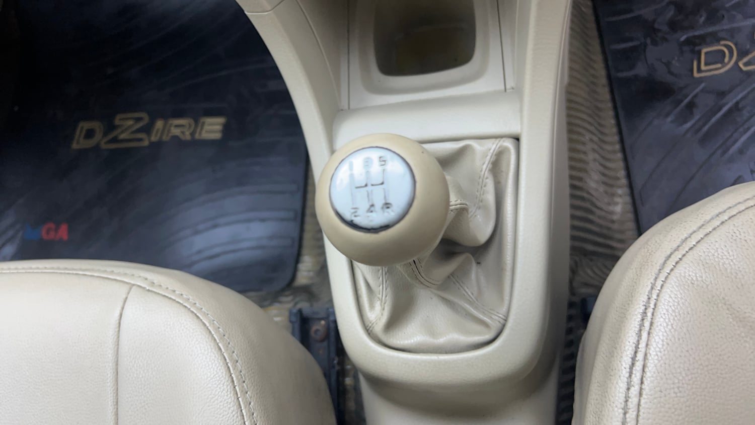 Used 2015 Maruti Suzuki Swift Dzire ZXI Petrol Manual interior GEAR  KNOB VIEW