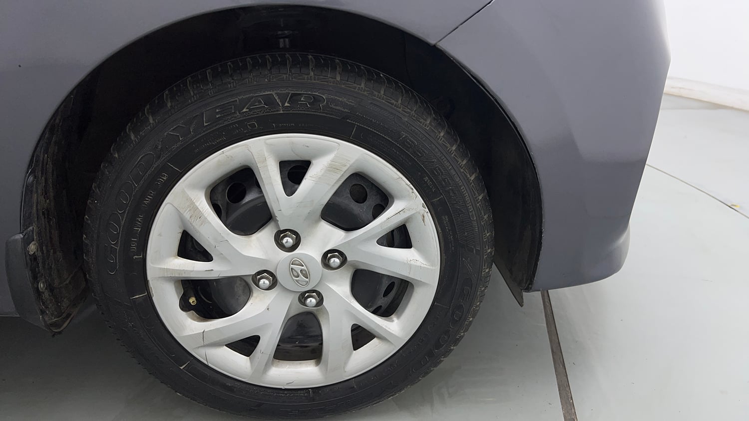Used 2018 Hyundai Grand i10 Sportz 1.2 Kappa VTVT Petrol Manual tyres RIGHT FRONT TYRE RIM VIEW