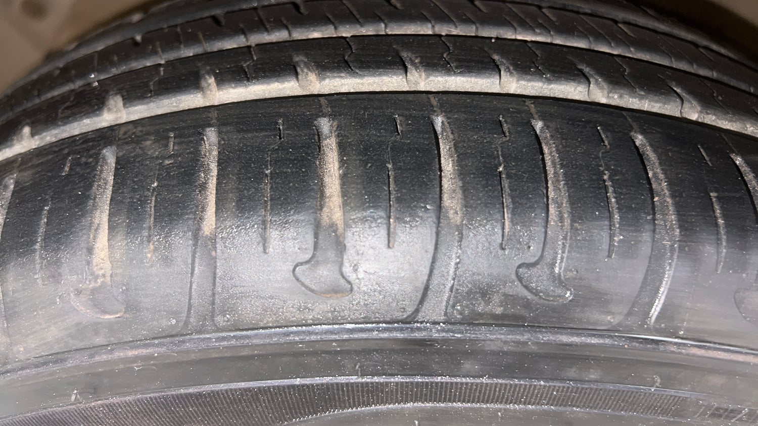 Used 2017 Hyundai Grand i10 Sportz (O) 1.2 Kappa VTVT Petrol Manual tyres LEFT FRONT TYRE TREAD VIEW