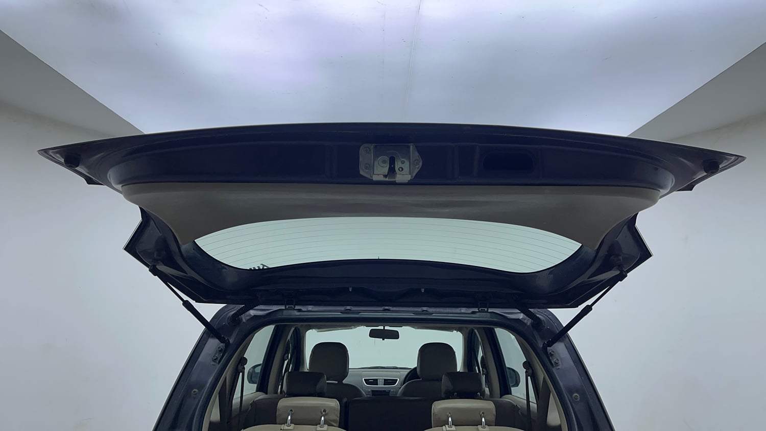 Used 2018 Maruti Suzuki Ertiga ZXI Petrol Manual interior DICKY DOOR OPEN VIEW