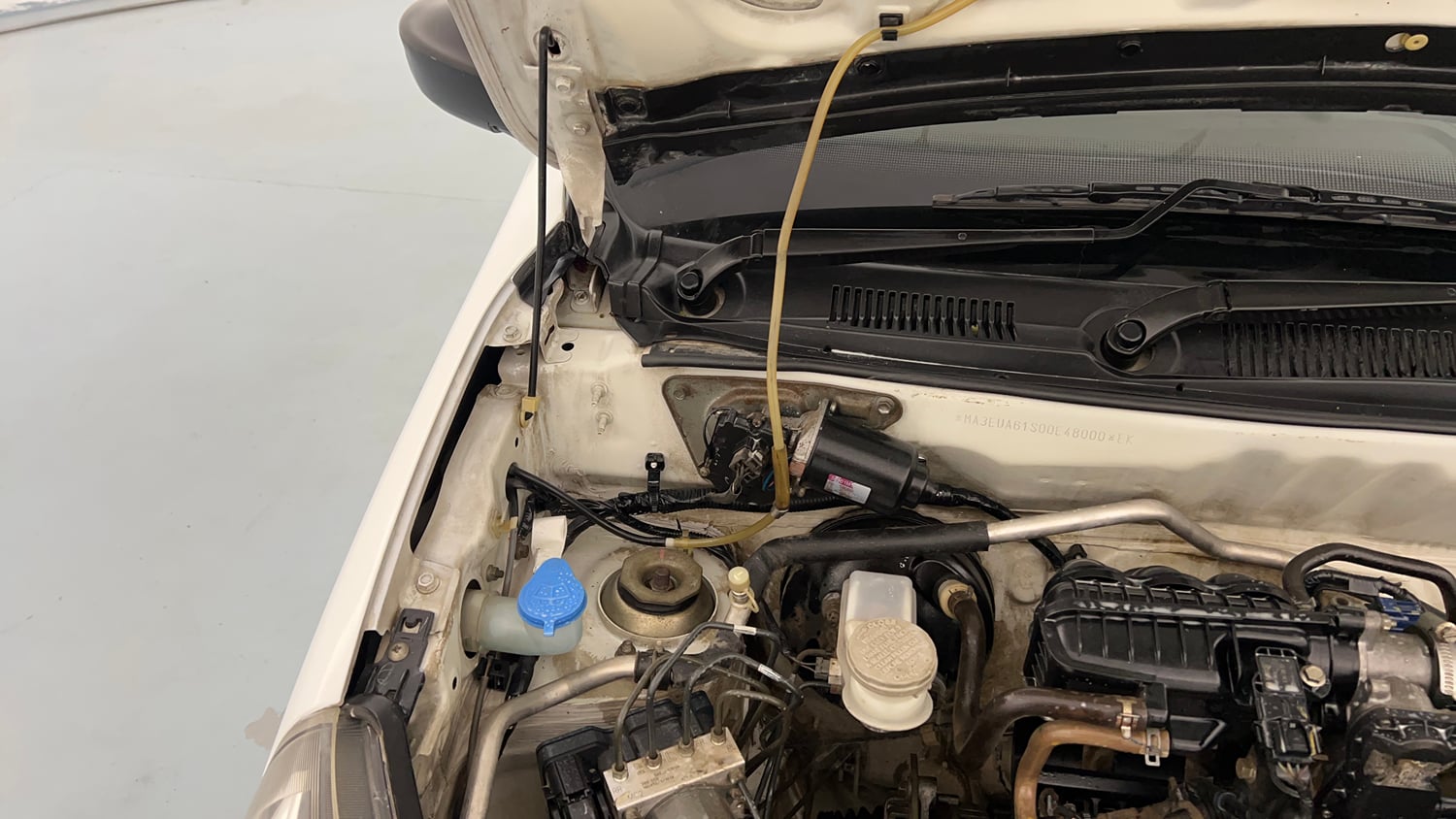 Used 2019 Maruti Suzuki Alto 800 VXi Petrol Manual engine ENGINE RIGHT SIDE HINGE & APRON VIEW