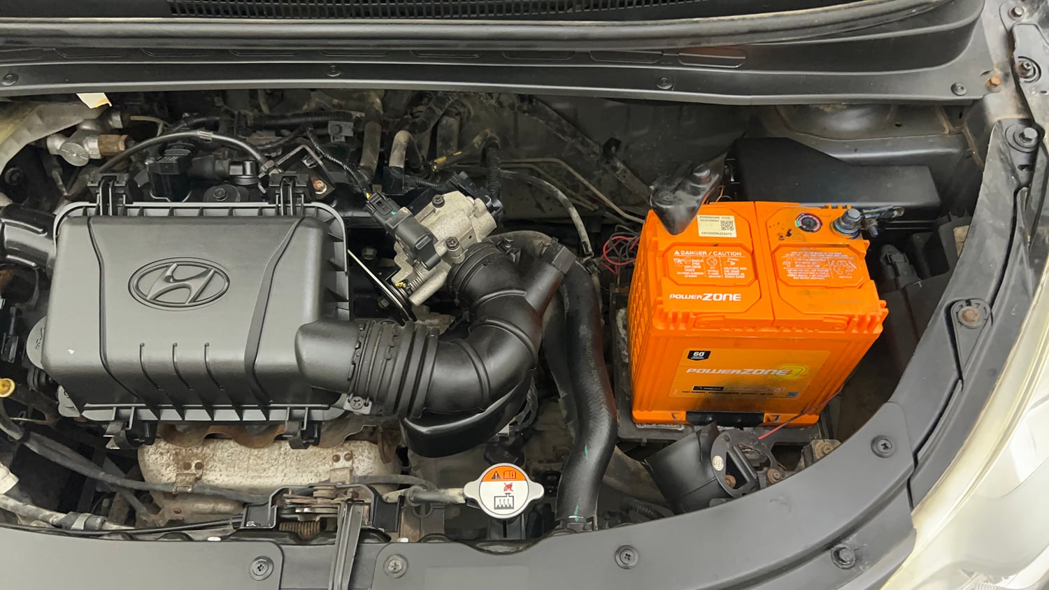 Used 2014 Hyundai i10 Magna 1.1 iRDE2 Petrol Manual engine ENGINE LEFT SIDE VIEW