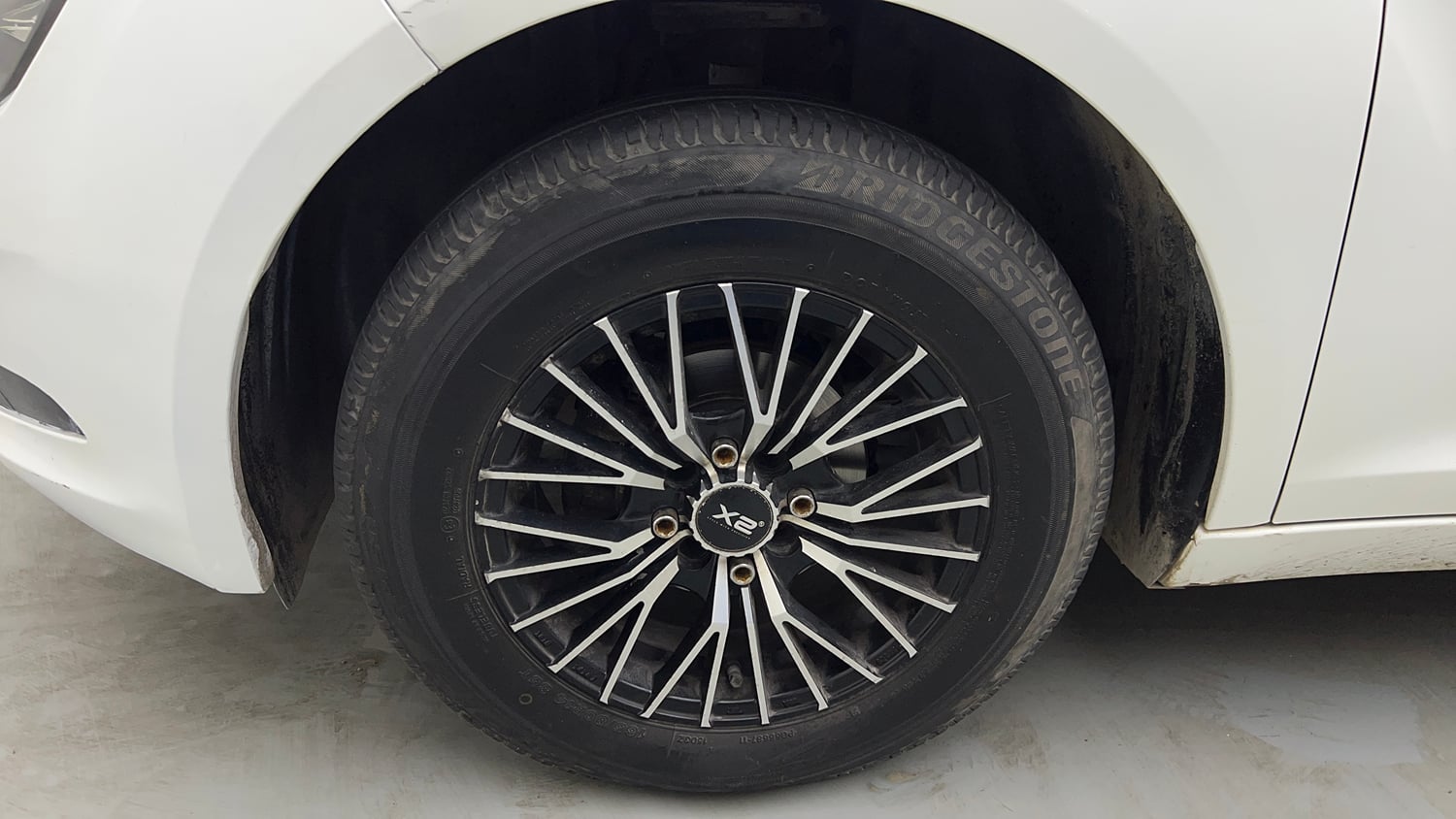 Used 2022 Tata Altroz XE Petrol Petrol Manual tyres LEFT FRONT TYRE RIM VIEW