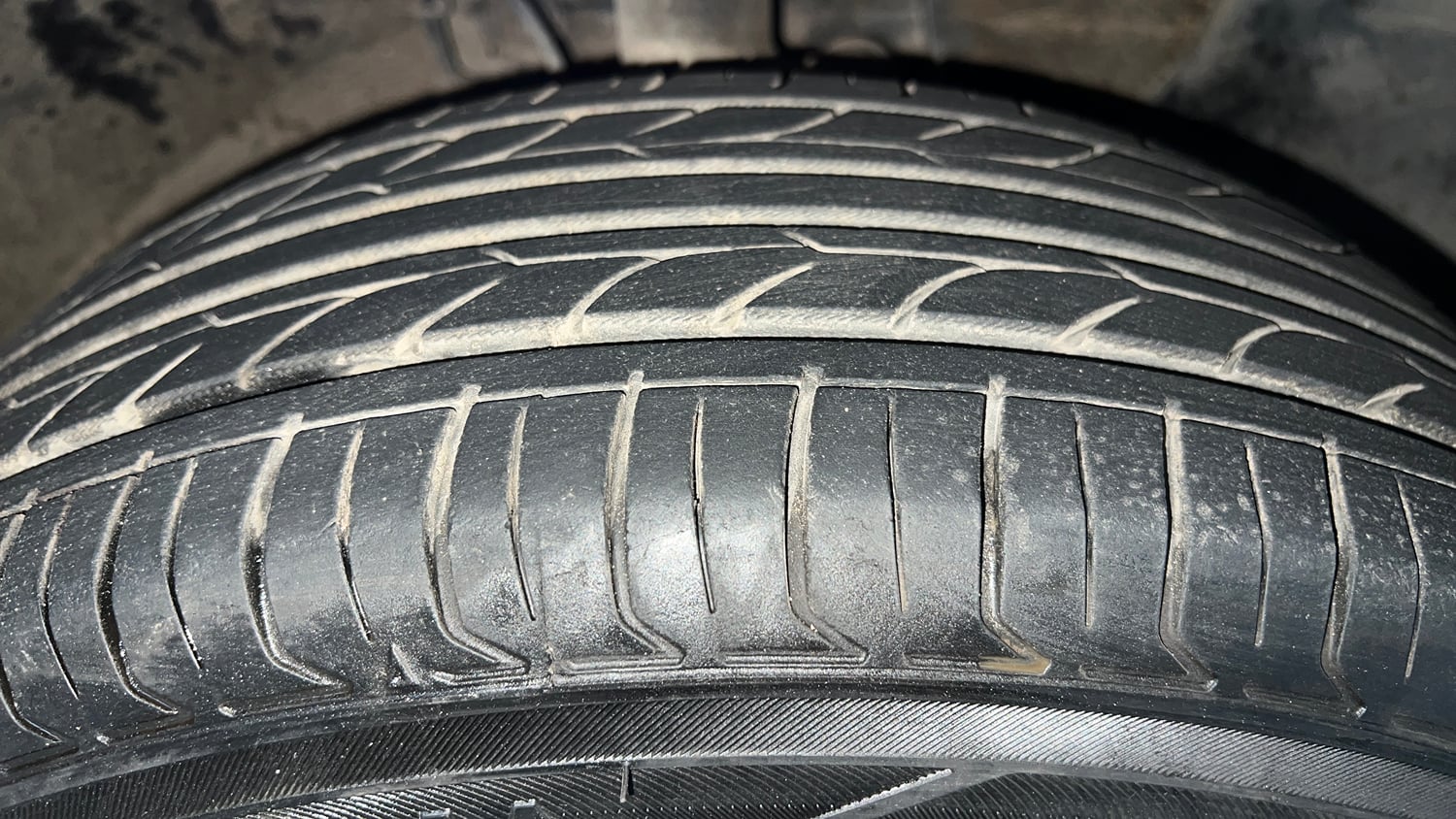 Used 2016 Hyundai Elite i20 Sportz 1.2 Petrol Manual tyres RIGHT FRONT TYRE TREAD VIEW