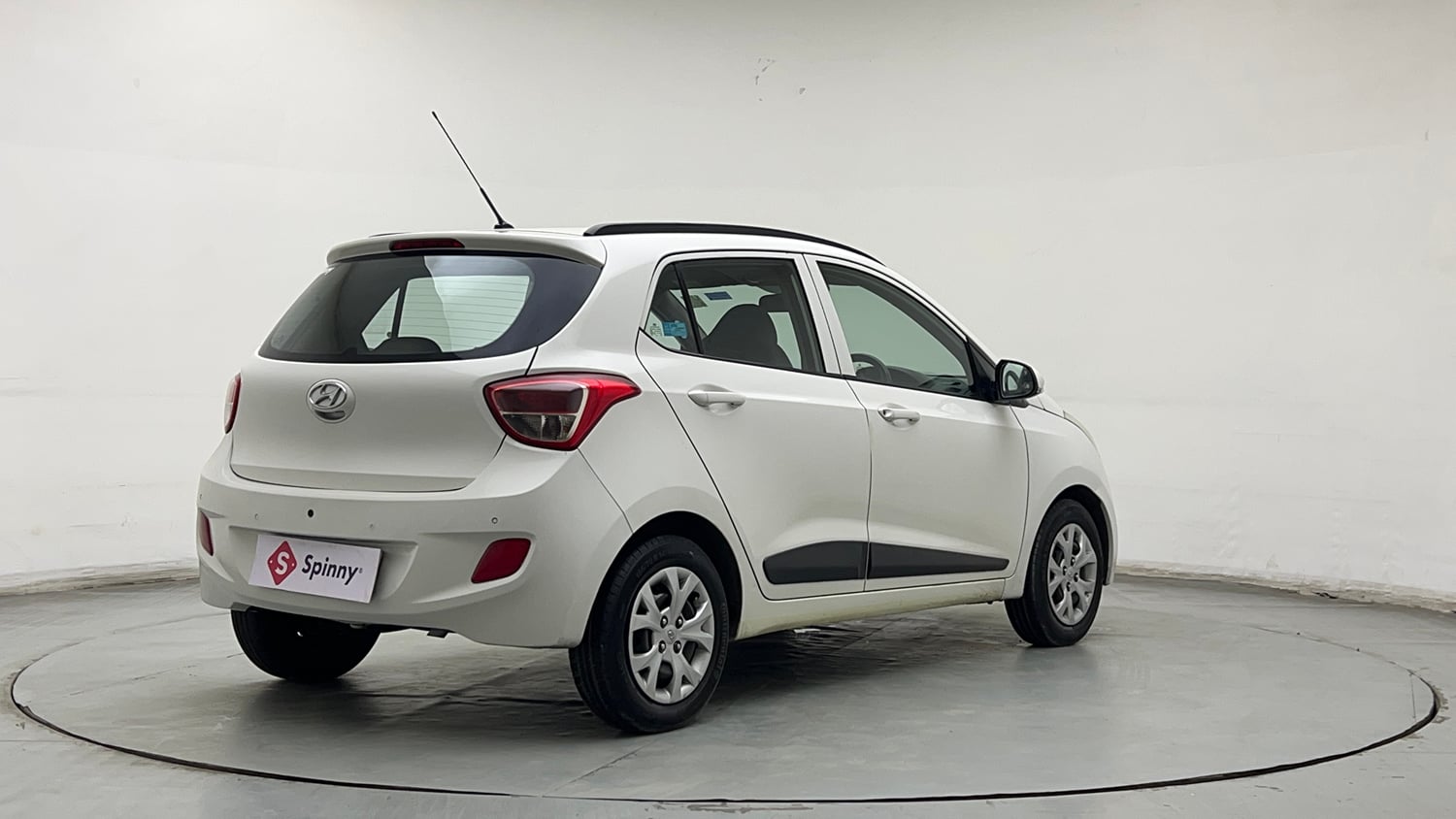 Used 2016 Hyundai Grand i10 Sportz 1.2 Kappa VTVT Petrol Manual exterior RIGHT REAR CORNER VIEW