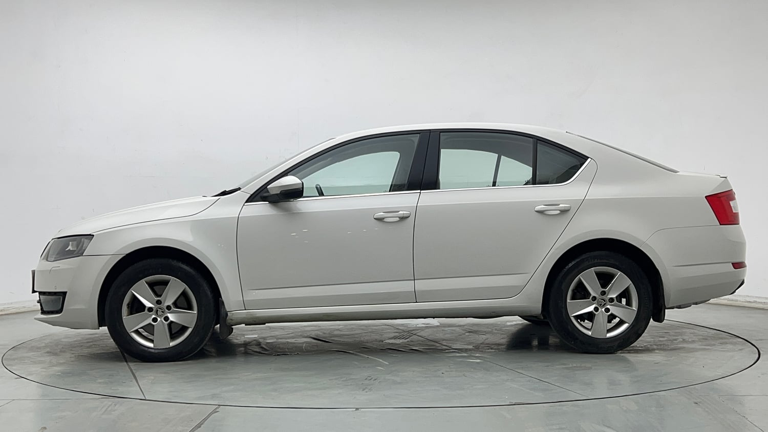 Used 2017 Skoda Octavia 1.8 TSI Ambition Plus AT Petrol Automatic exterior LEFT SIDE VIEW