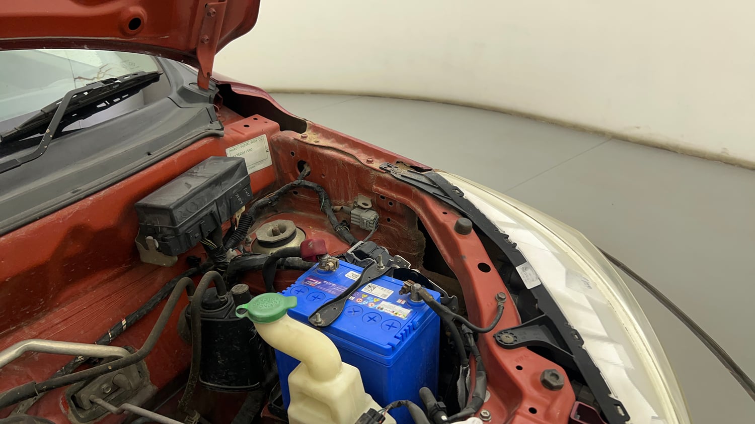 Used 2016 Maruti Suzuki Alto K10 VXi Petrol Manual engine ENGINE LEFT SIDE HINGE & APRON VIEW