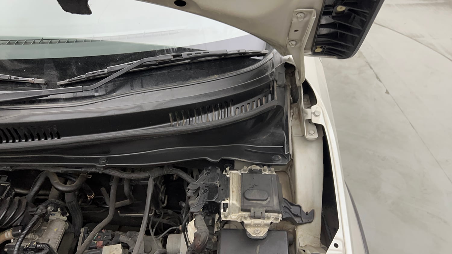 Used 2020 Maruti Suzuki Ignis Alpha 1.2 AMT Petrol Automatic engine ENGINE LEFT SIDE HINGE & APRON VIEW