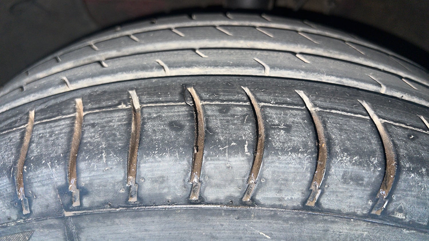 Used 2015 Hyundai Elite i20 Sportz 1.2 Petrol Manual tyres LEFT FRONT TYRE TREAD VIEW