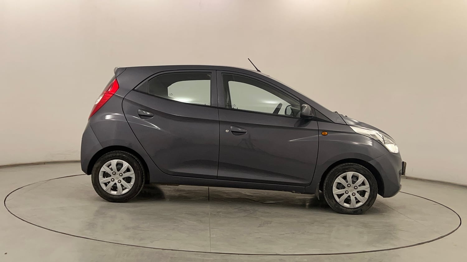 Used 2017 Hyundai Eon Magna Petrol Manual exterior RIGHT SIDE VIEW