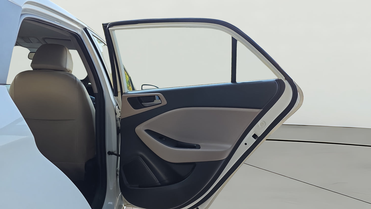 Used 2015 Hyundai Elite i20 Sportz 1.2 (O) Petrol Manual interior RIGHT REAR DOOR OPEN VIEW