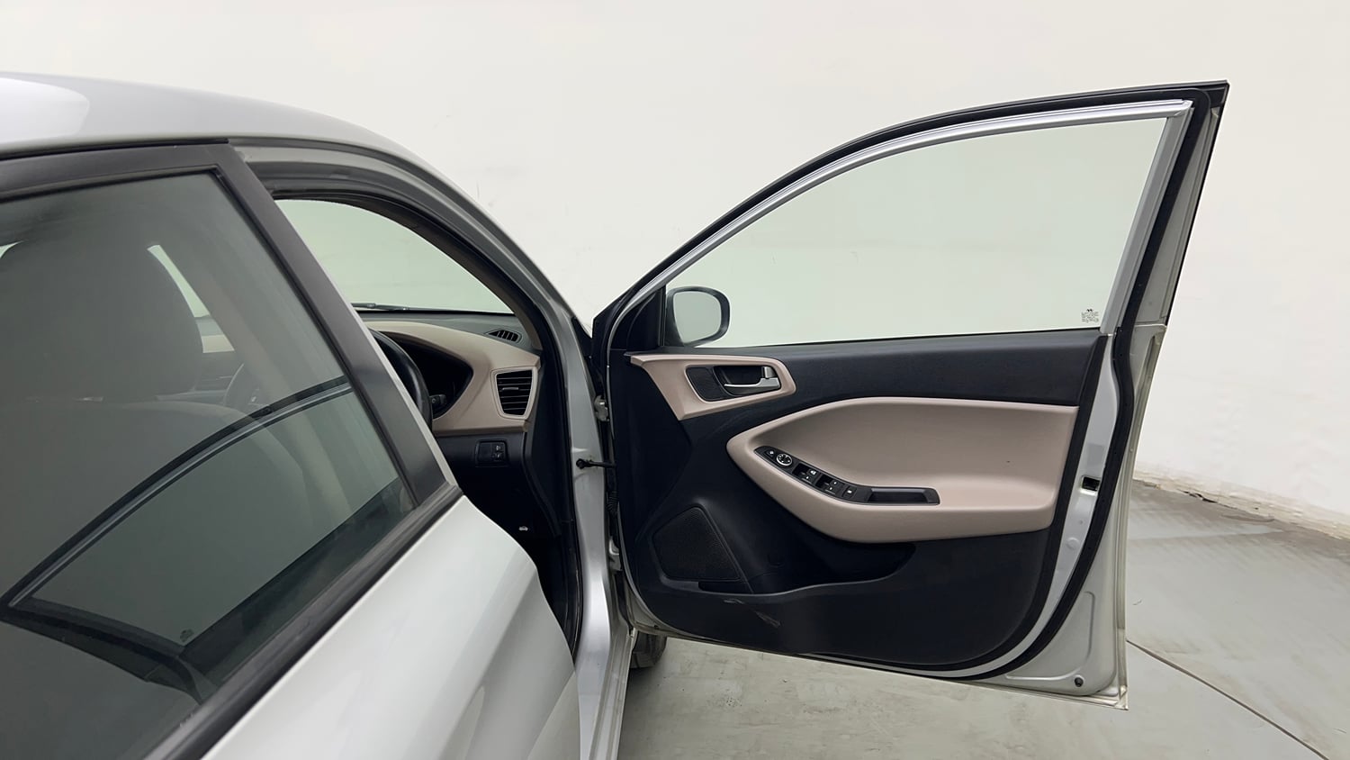 Used 2017 Hyundai Elite i20 Sportz 1.2 Petrol Manual interior RIGHT FRONT DOOR OPEN VIEW