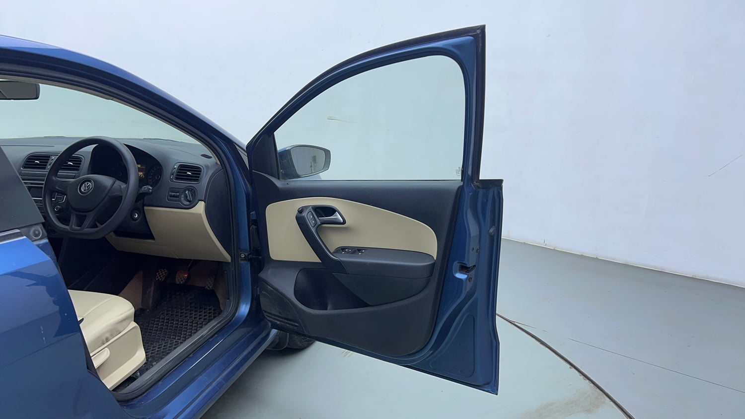 Used 2016 Volkswagen Ameo Comfortline 1.2L (P) Petrol Manual interior RIGHT FRONT DOOR OPEN VIEW