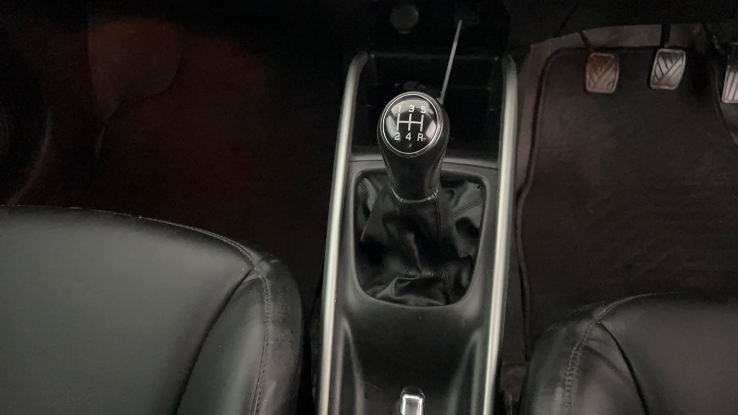 Used 2018 Maruti Suzuki Baleno Zeta 1.2 Petrol Manual interior GEAR  KNOB VIEW