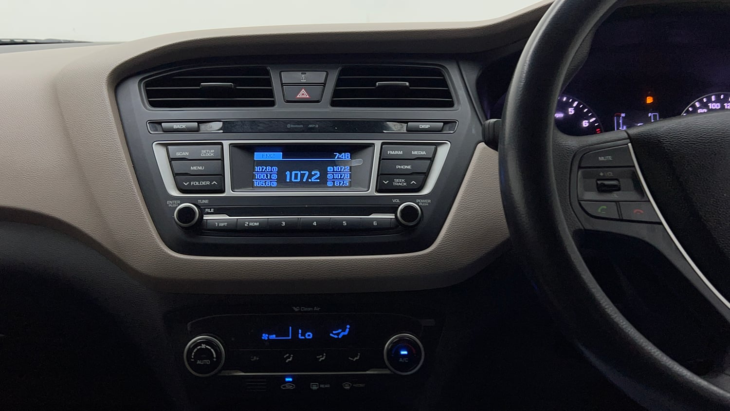 Used 2017 Hyundai Elite i20 Sportz 1.2 Petrol Manual interior MUSIC SYSTEM & AC CONTROL VIEW