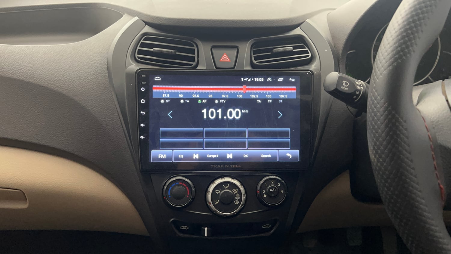 Used 2015 Hyundai Eon Magna + Petrol Manual interior MUSIC SYSTEM & AC CONTROL VIEW