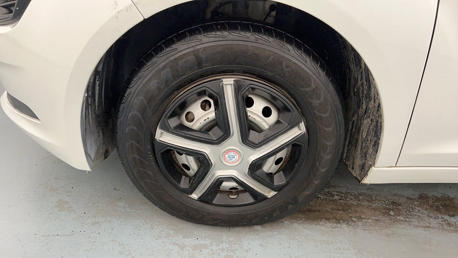 Used 2024 Tata Altroz XE Plus Diesel Diesel Manual tyres LEFT FRONT TYRE RIM VIEW