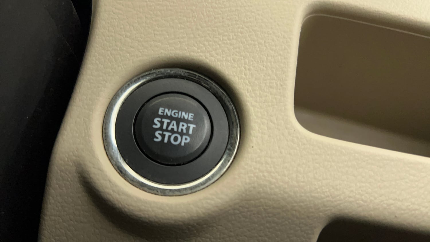 Used 2022 Maruti Suzuki Ciaz Zeta 1.5 Petrol Manual top_features Keyless start