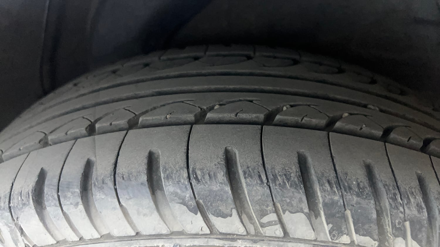 Used 2014 Hyundai i20 Sportz 1.2 Petrol Manual tyres LEFT REAR TYRE TREAD VIEW