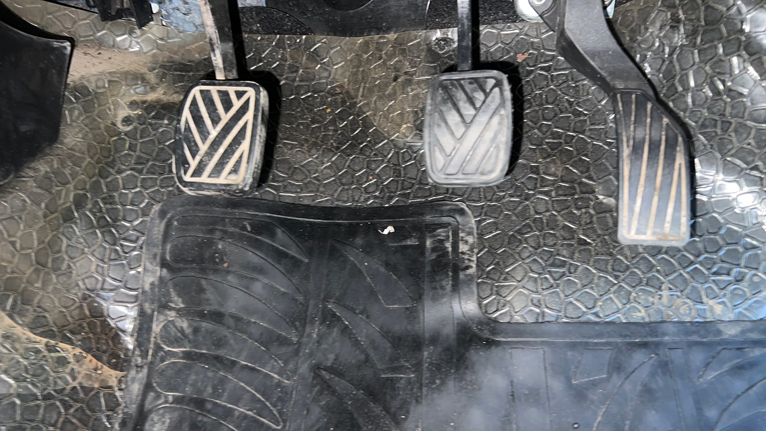 Used 2014 Maruti Suzuki Swift VXi Petrol Manual interior PEDALS VIEW