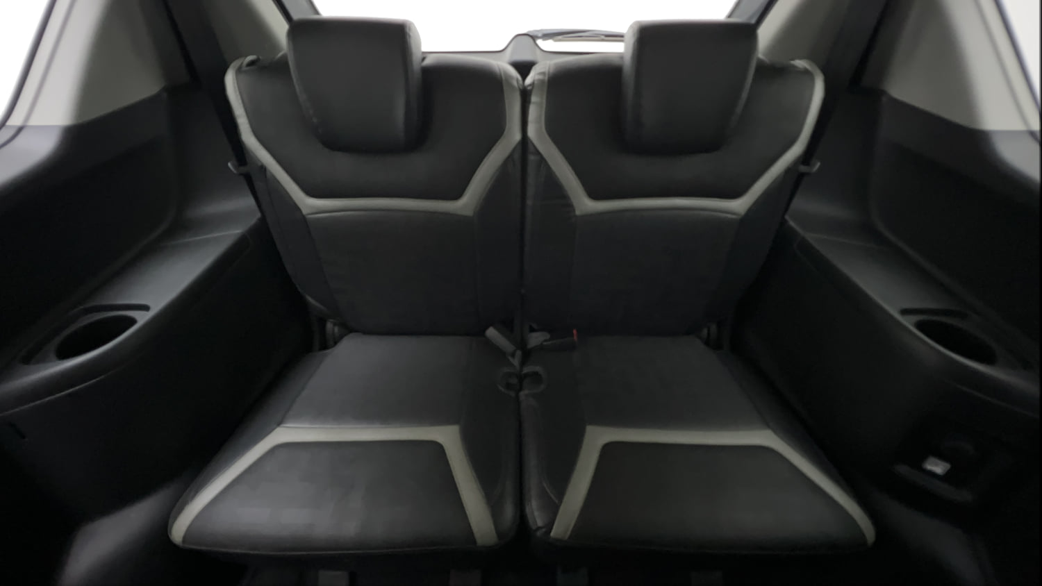 Used 2023 Maruti Suzuki XL6 Zeta MT Petrol Petrol Manual interior THIRD ROW SEAT