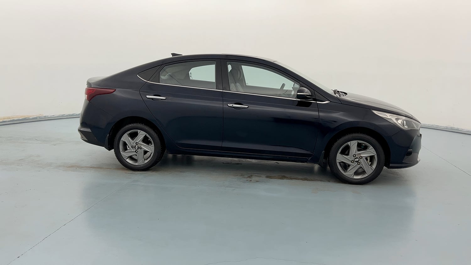 Used 2022 Hyundai Verna SX 1.5 MPi Petrol Manual exterior RIGHT SIDE VIEW