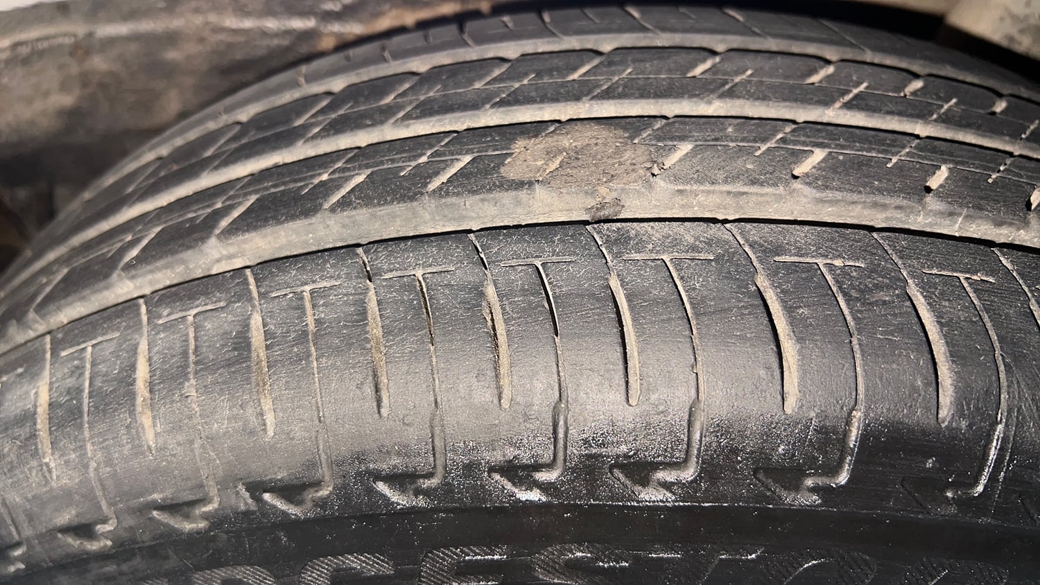 Used 2022 Maruti Suzuki Ignis Sigma 1.2 MT Petrol Manual tyres LEFT REAR TYRE TREAD VIEW