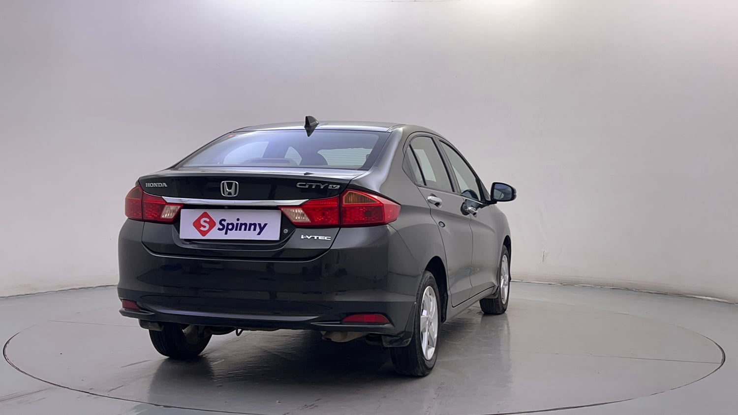 Used 2016 Honda City V Petrol Manual exterior RIGHT REAR CORNER VIEW