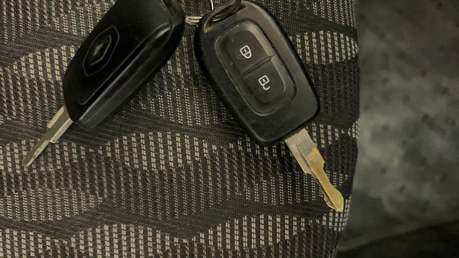 Used 2019 Renault Kwid RXT (O) 1.0 SCE Edition Petrol Manual extra CAR KEY VIEW
