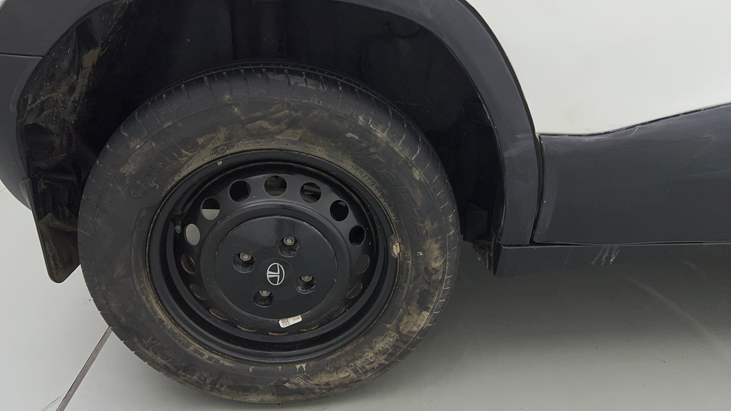 Used 2024 Tata Punch Pure MT Petrol Manual tyres RIGHT REAR TYRE RIM VIEW