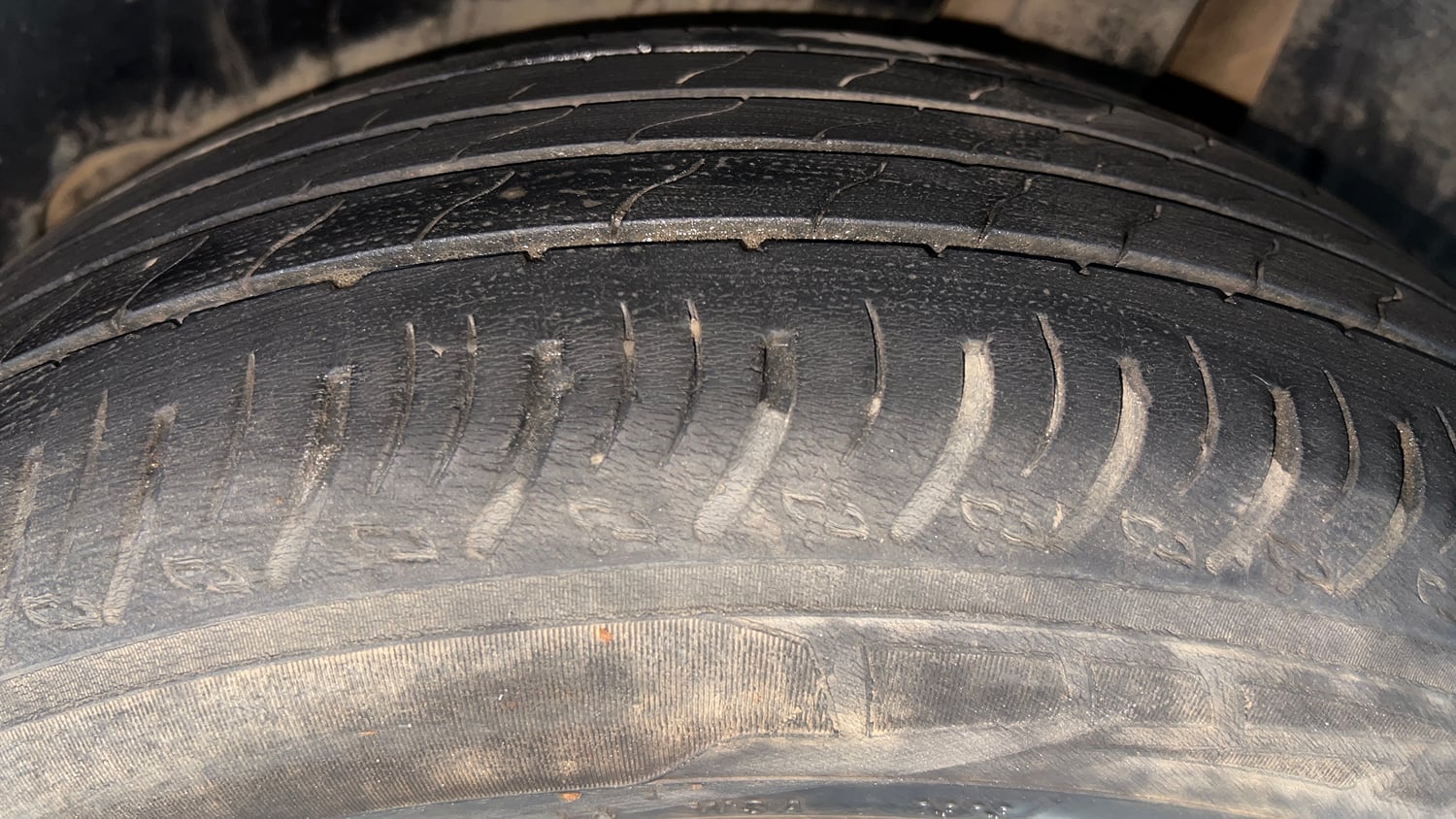 Used 2023 Maruti Suzuki XL6 Zeta MT Petrol Petrol Manual tyres LEFT REAR TYRE TREAD VIEW