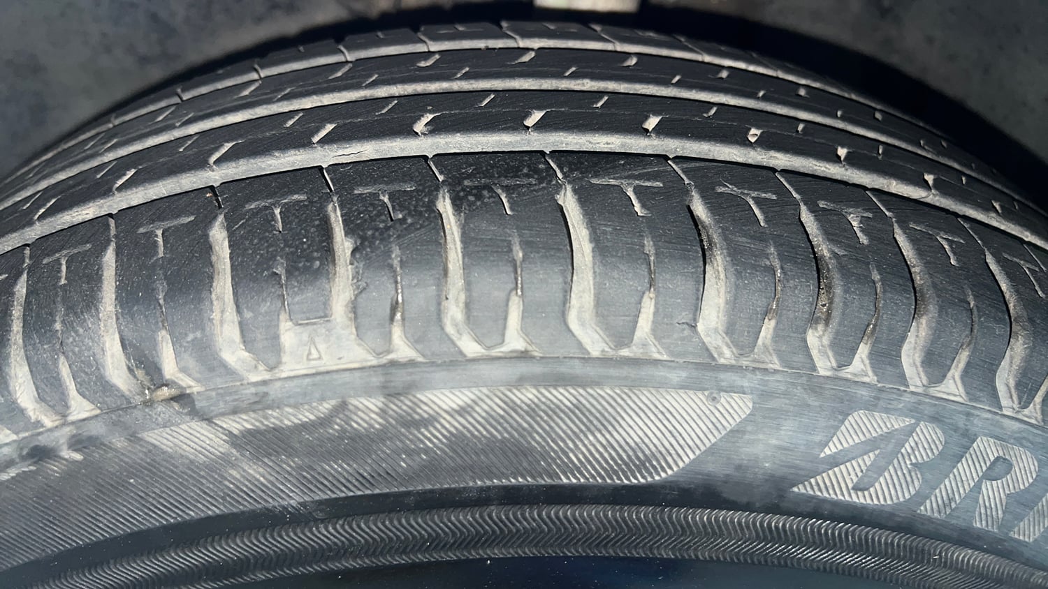 Used 2022 Tata Altroz XE Petrol Petrol Manual tyres LEFT FRONT TYRE TREAD VIEW