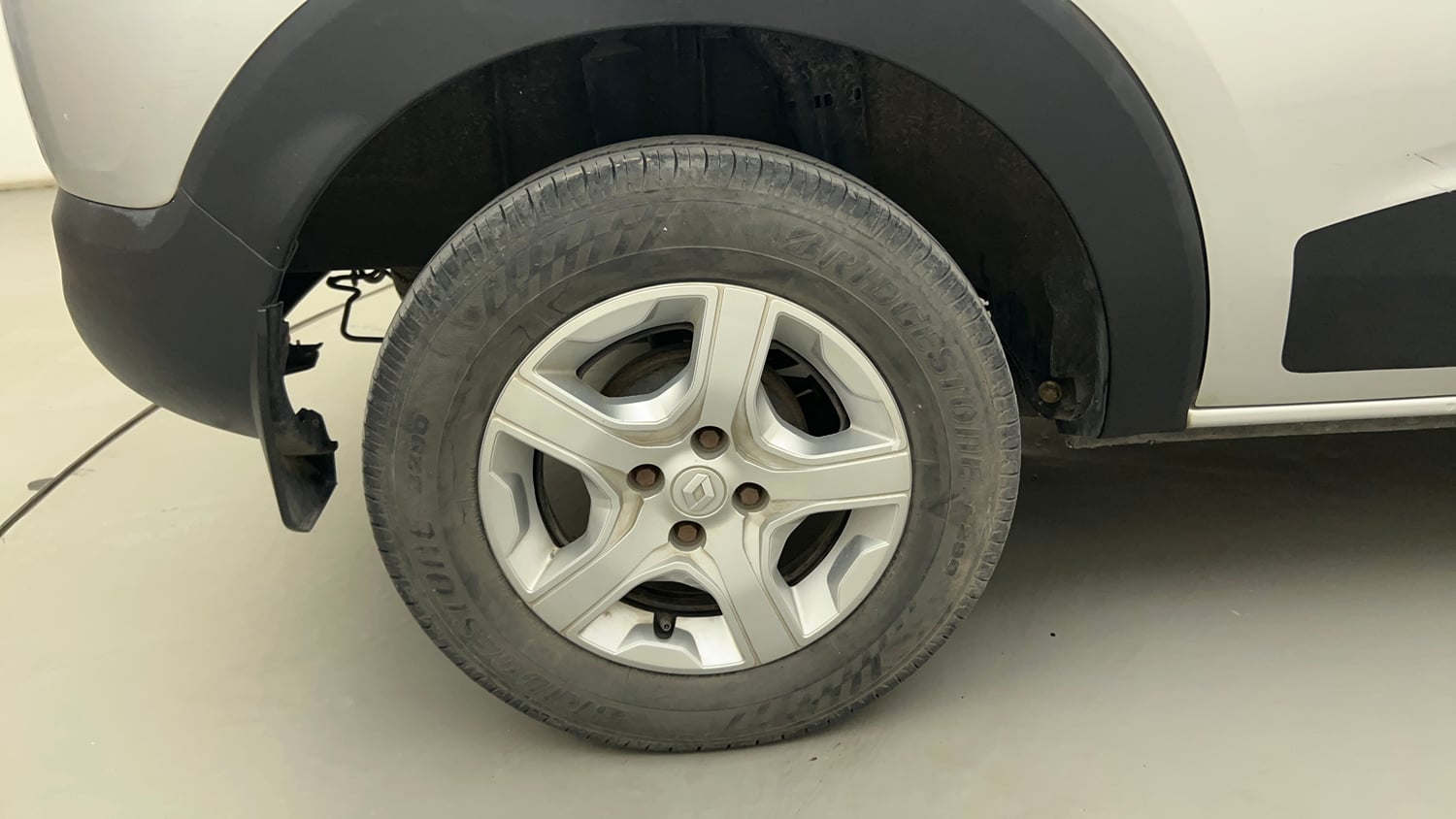 Used 2019 Renault Triber RXZ Petrol Manual tyres RIGHT REAR TYRE RIM VIEW