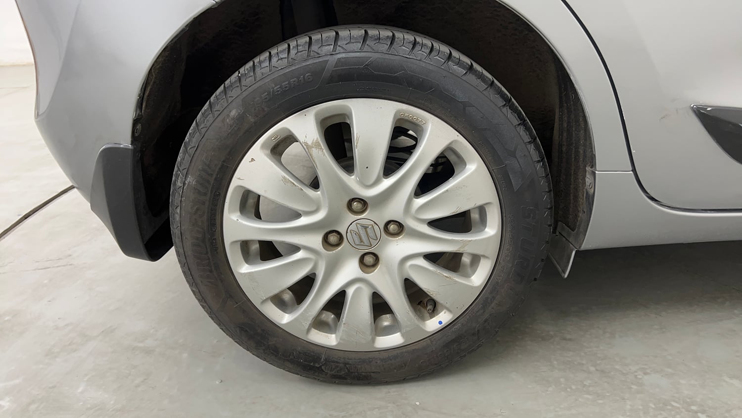 Used 2015 Maruti Suzuki Baleno Zeta 1.2 Petrol Manual tyres RIGHT REAR TYRE RIM VIEW