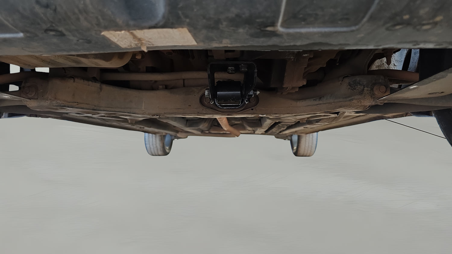 Used 2015 Hyundai Elite i20 Sportz 1.2 (O) Petrol Manual extra FRONT LEFT UNDERBODY VIEW
