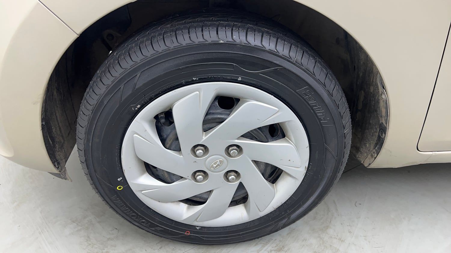 Used 2020 Hyundai Santro Asta Petrol Manual tyres LEFT FRONT TYRE RIM VIEW