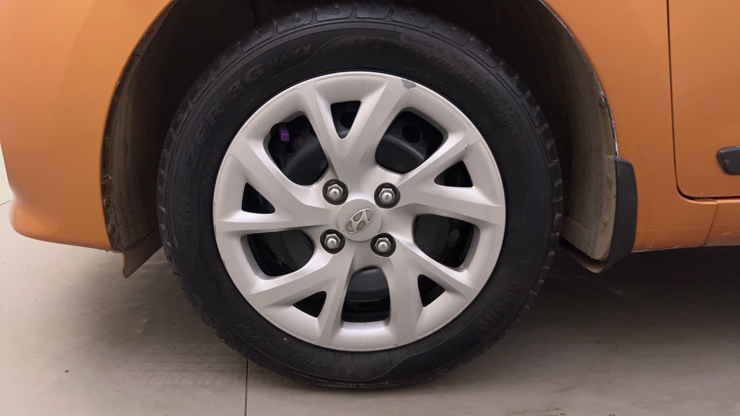 Used 2017 Hyundai Grand i10 Sportz (O) 1.2 Kappa VTVT Petrol Manual tyres LEFT FRONT TYRE RIM VIEW